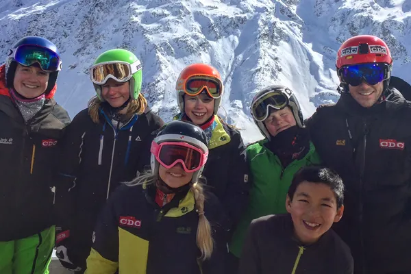 Chemmy with skiers