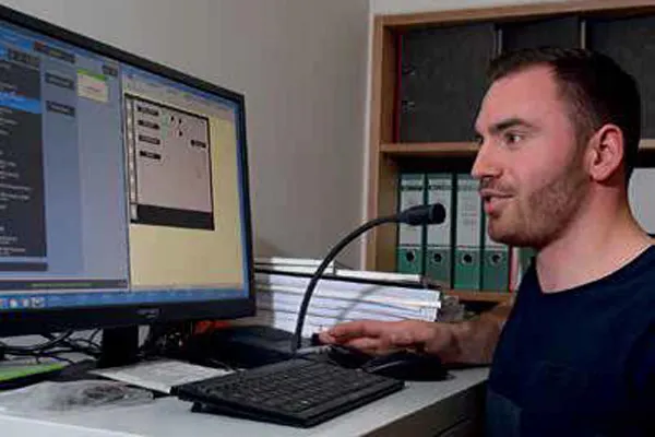 PMR and telephone functions in one device