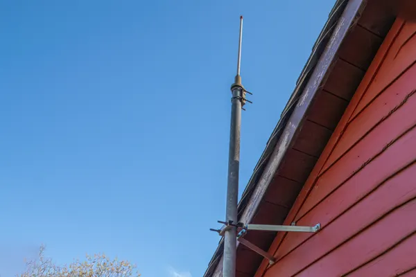 UHF antenna