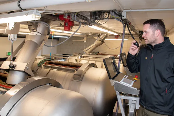 reliable communication between teams working in the vineyard