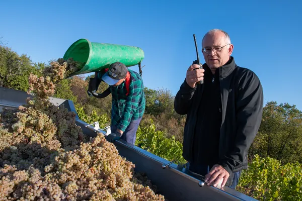 The drivers communicate with the pressing teams