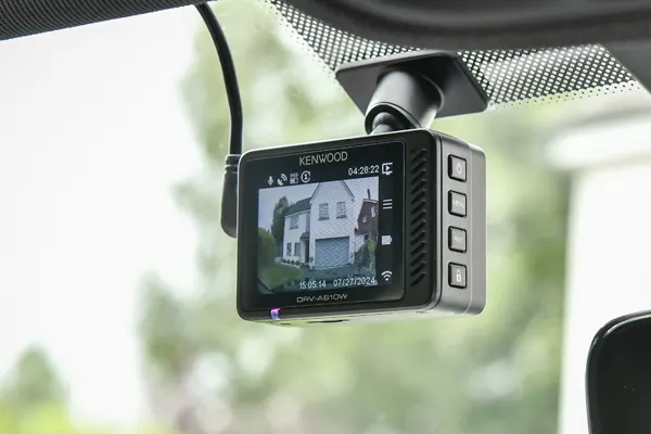 KENWOOD DRV-A610W 2-inch colour LCD display