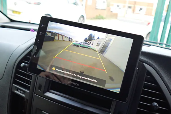 DMX-F920DS & CMOS-230 reversing camera